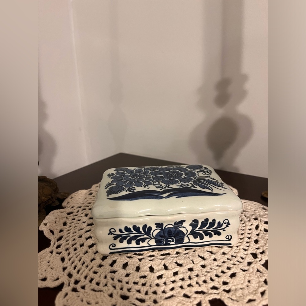 Delft Holland Blue Floral Trinket Jewelry Box - Picture 2 of 8